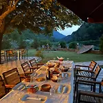 ベッド・アンド・ブレックファスト Prekal Park Kamping