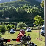 ベッド・アンド・ブレックファスト Prekal Park Kamping