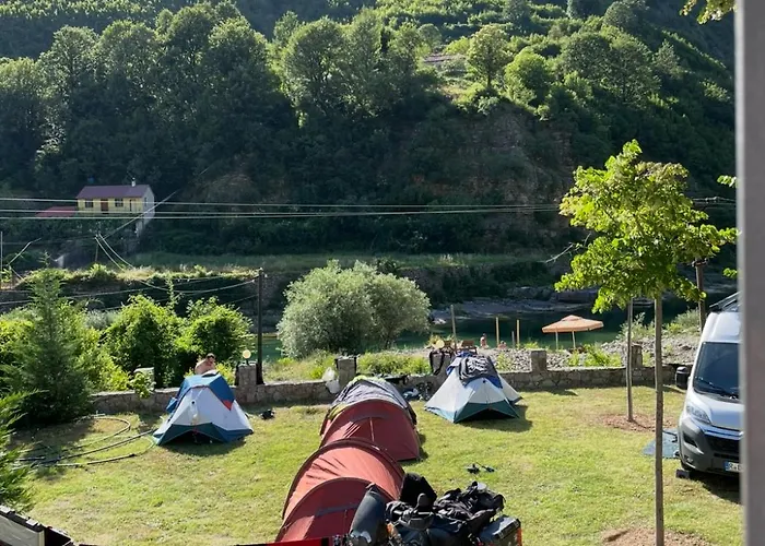 ベッド・アンド・ブレックファスト Prekal Park Kamping