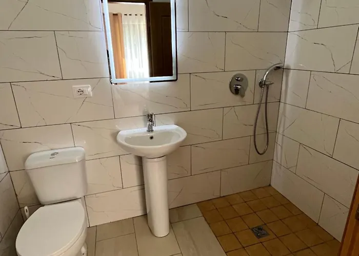 ベッド・アンド・ブレックファスト Prekal Park Kamping Shkodër